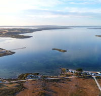 Tall Pines Beach House at Mount Dutton Bay part of Coffin Bay waterways - Grafton Accommodation