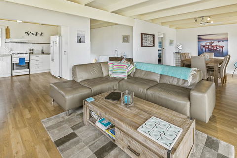 Tanjil - A Stroll From The Water In Paynesville - Grafton Accommodation 3