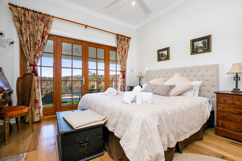 Taradale House Estate - Grafton Accommodation 0