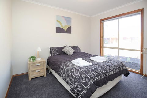 Tee Off Milura - Grafton Accommodation 2