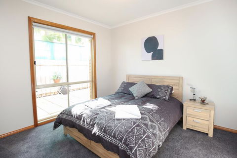 Tee Off Milura - Grafton Accommodation 3