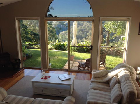 The Avenue At Montville Luxury Cottage - Grafton Accommodation 2