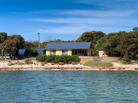 The Beach House - Grafton Accommodation 0