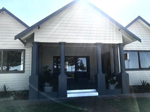 The Beach House & Villas - Grafton Accommodation 1