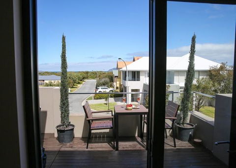 The Beach House At Bayside - Grafton Accommodation 1