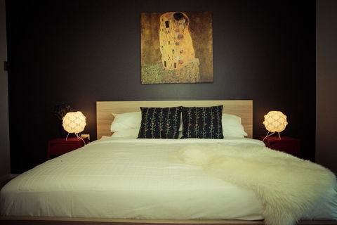 The Hobart Entrance - Grafton Accommodation 1