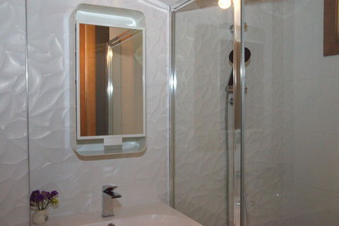 The Hobart Entrance - Grafton Accommodation 29