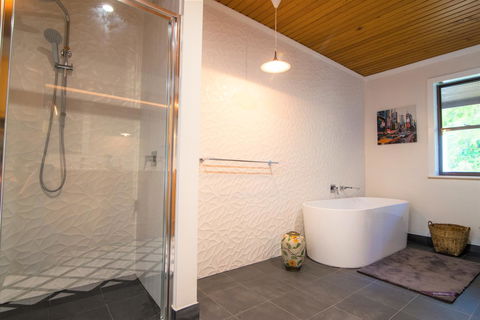 The Hobart Entrance - Grafton Accommodation 8