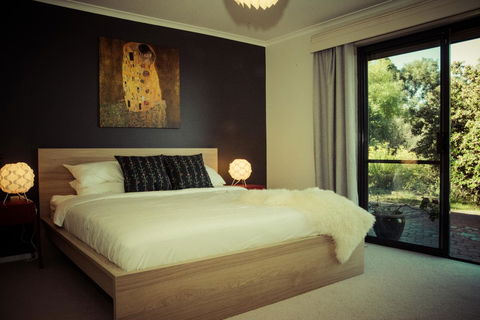 The Hobart Entrance - Grafton Accommodation 24