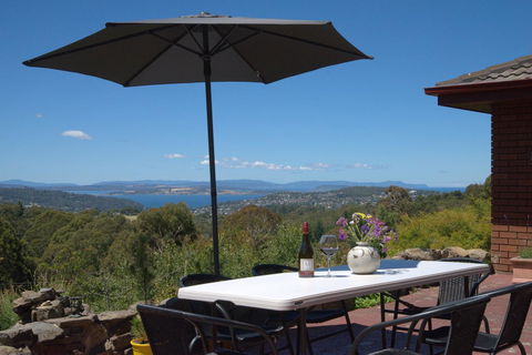 The Hobart Entrance - Grafton Accommodation 39
