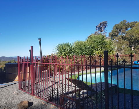The Hobart Entrance - Grafton Accommodation 6