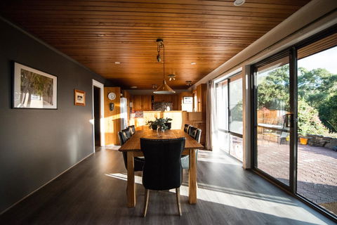 The Hobart Entrance - Grafton Accommodation 18
