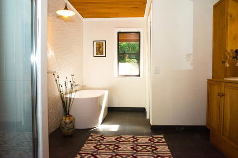 The Hobart Entrance - Grafton Accommodation 26