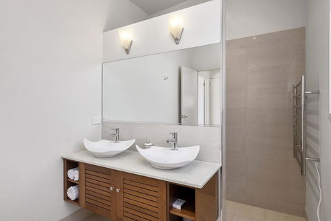 The Cove Kettering - Grafton Accommodation 6