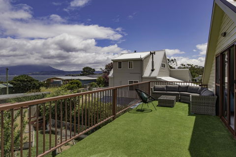 South Arm Luxury Loft - Grafton Accommodation 6