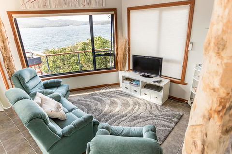 Larus Waterfront Cottage - Grafton Accommodation 4