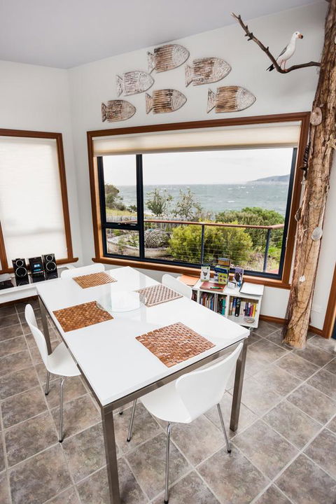 Larus Waterfront Cottage - Grafton Accommodation 9