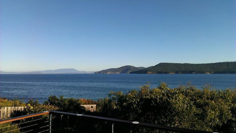 Larus Waterfront Cottage - Grafton Accommodation 0