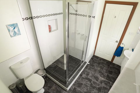 Larus Waterfront Cottage - Grafton Accommodation 10