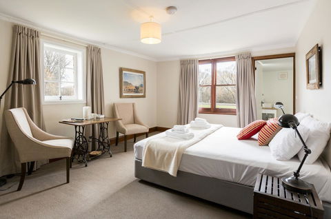 Ratho Farm - Grafton Accommodation 0