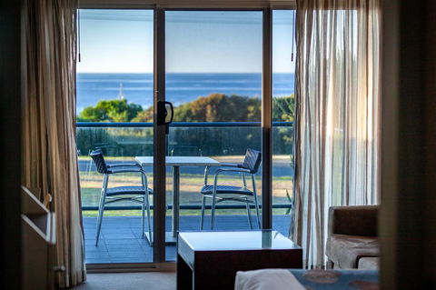 Beachfront Bicheno - Grafton Accommodation 5
