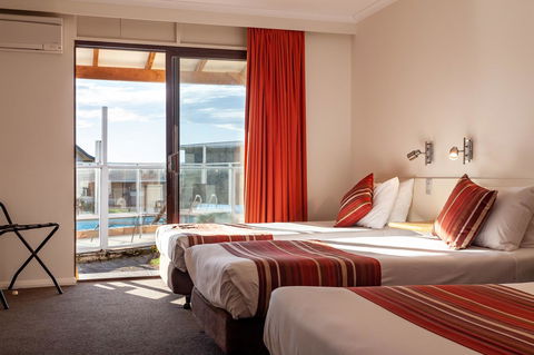 Beachfront Bicheno - Grafton Accommodation 1