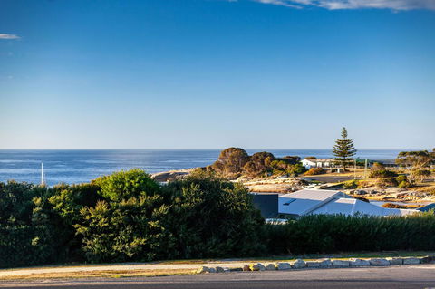 Beachfront Bicheno - Grafton Accommodation 22