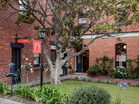 Montacute Boutique Bunkhouse - Grafton Accommodation 22