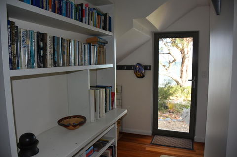 Beachside Taroona With Spa - Grafton Accommodation 10