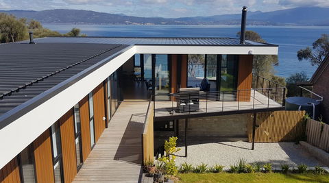 Blessington Beach Retreat - Grafton Accommodation 1