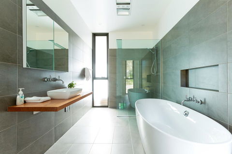 Blessington Beach Retreat - Grafton Accommodation 18