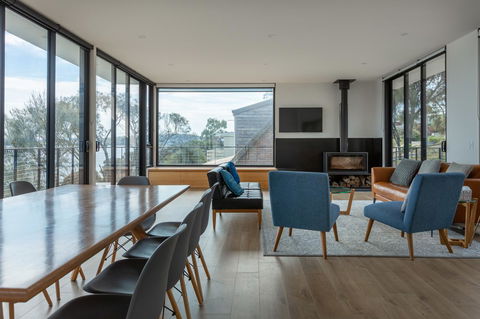 Blessington Beach Retreat - Grafton Accommodation 6