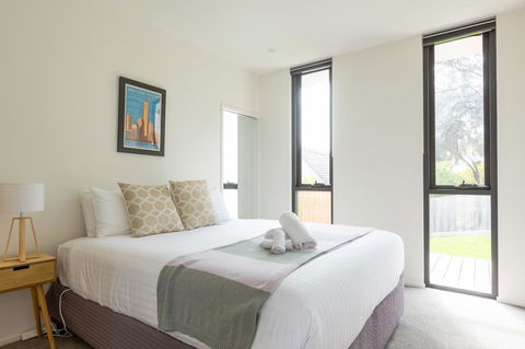 Blessington Beach Retreat - Grafton Accommodation 12