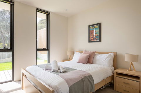 Blessington Beach Retreat - Grafton Accommodation 16