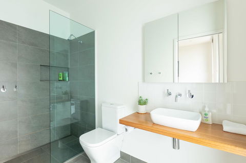 Blessington Beach Retreat - Grafton Accommodation 14