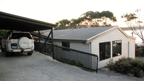KINGFISHER COTTAGE Beachfront At The Binalong Bay - Grafton Accommodation 21