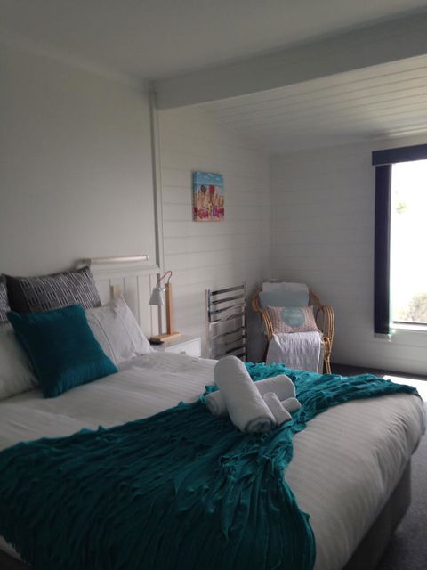 KINGFISHER COTTAGE Beachfront At The Binalong Bay - Grafton Accommodation 23