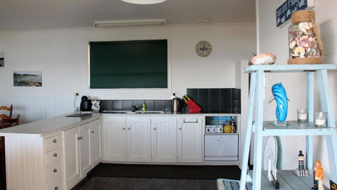 KINGFISHER COTTAGE Beachfront At The Binalong Bay - Grafton Accommodation 20
