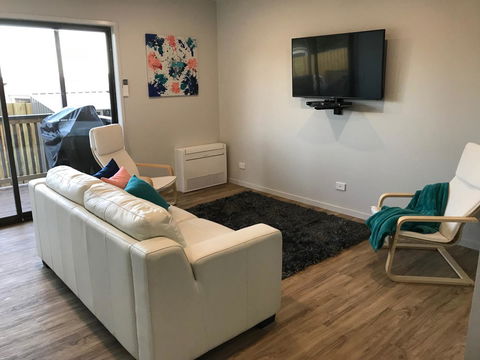 Self Contained Beach View Apartment - Grafton Accommodation 13