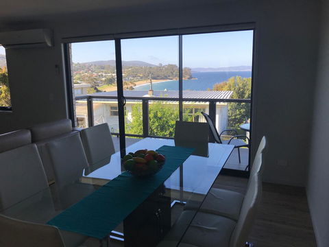 Self Contained Beach View Apartment - Grafton Accommodation 2