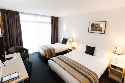 Shoreline Hotel - Grafton Accommodation 24