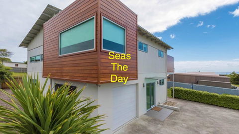 Seas The Day - Seaside Getaway - Grafton Accommodation 1