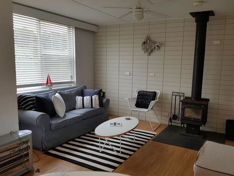 Beach Hut Scamander - Grafton Accommodation 9