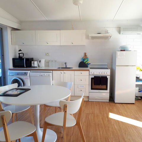 Beach Hut Scamander - Grafton Accommodation 3