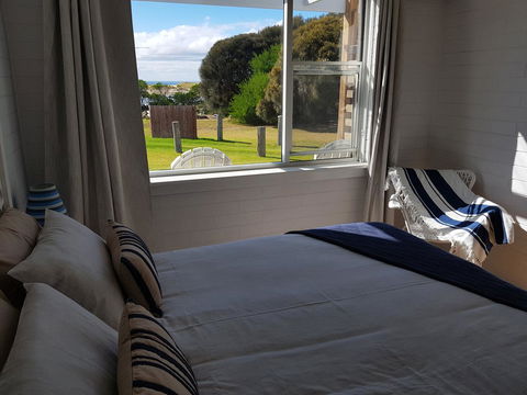 Beach Hut Scamander - Grafton Accommodation 5