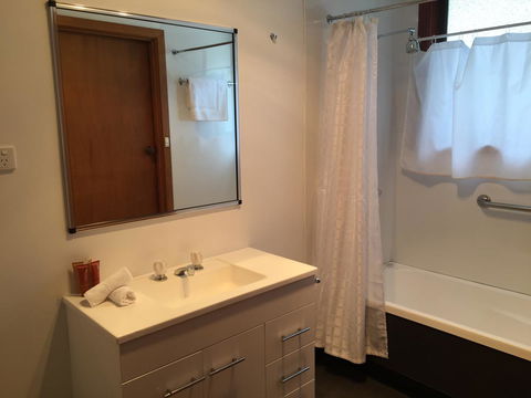 Regatta Point Tavern & Holiday Villas - Grafton Accommodation 3