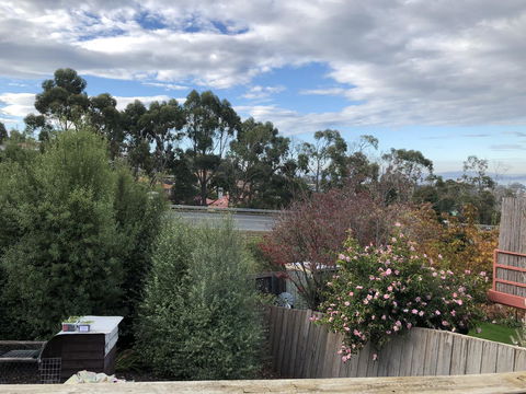 Little Mountain Town - Grafton Accommodation 4