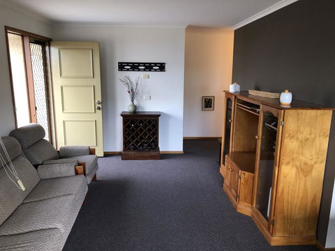 Little Mountain Town - Grafton Accommodation 6