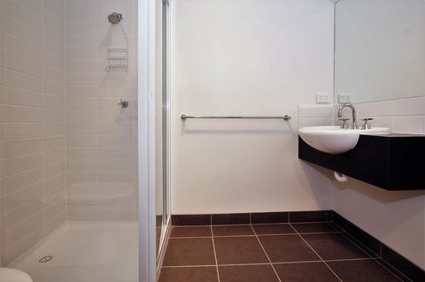 The Island Accommodation - Grafton Accommodation 5