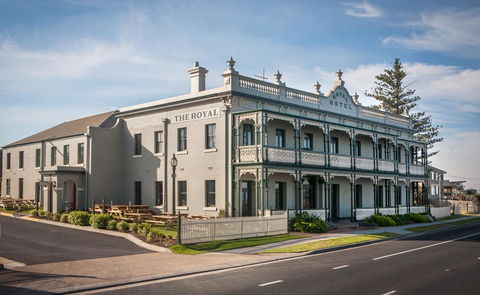 The Royal Hotel Mornington - Grafton Accommodation 18
